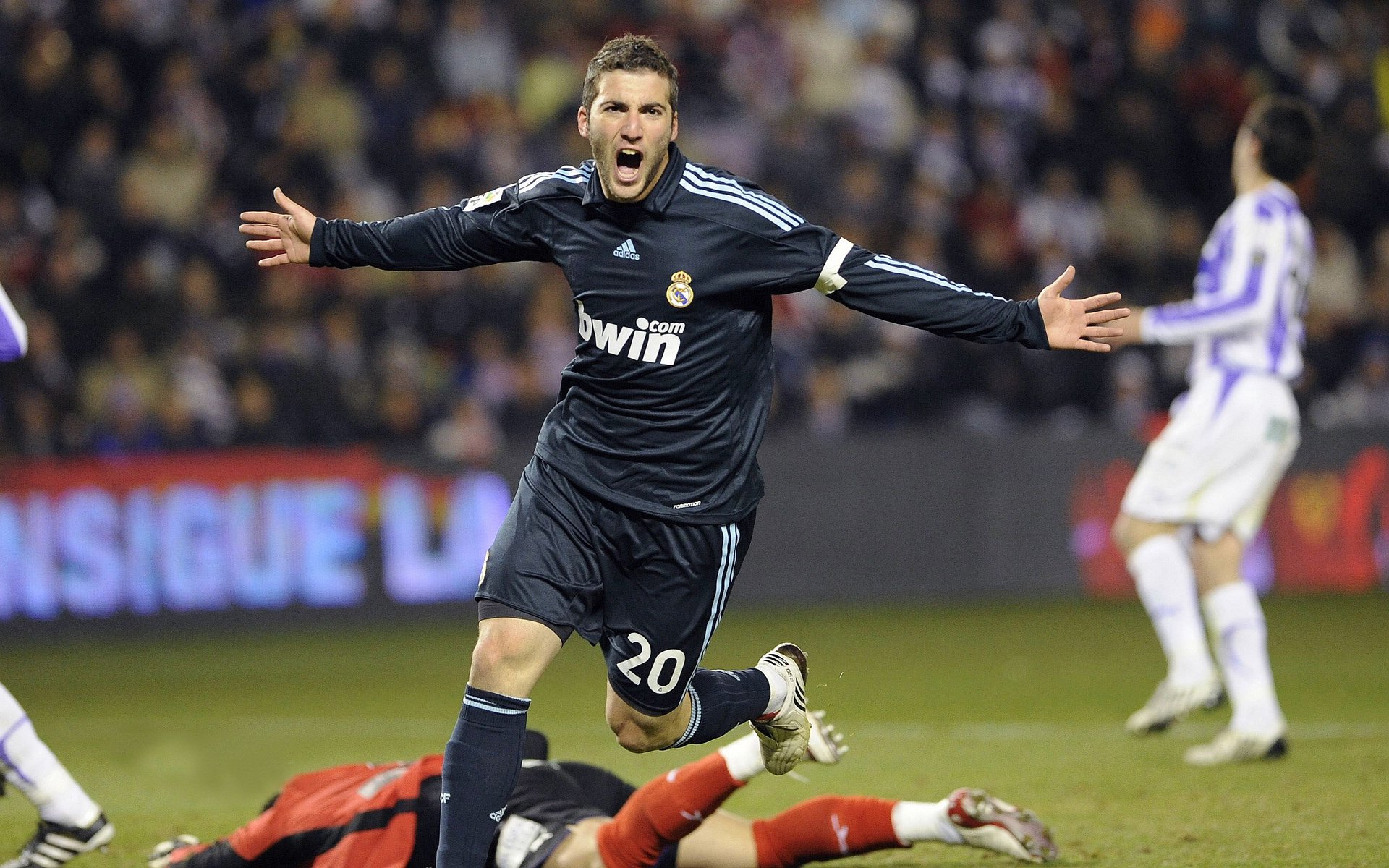 赛道上的孤勇者,武切维奇在F1年度争冠之夜的扛鼎之战