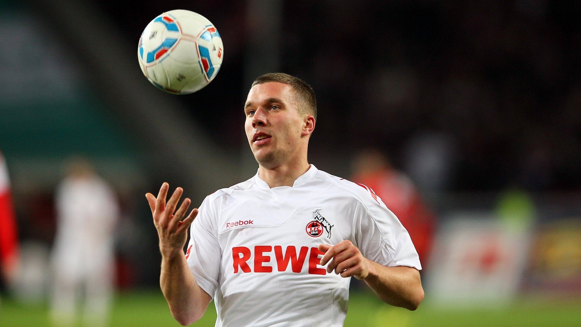 开云体育平台APP-卡瓦哈尔爆发，那不勒斯粉碎日本足球的欧洲梦