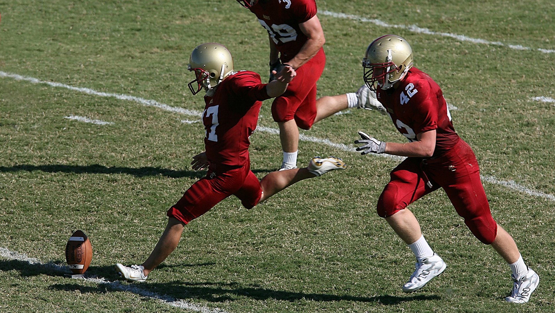 奥斯梅恩的赛道接管，当尼日利亚足球精神驶入F1揭幕战